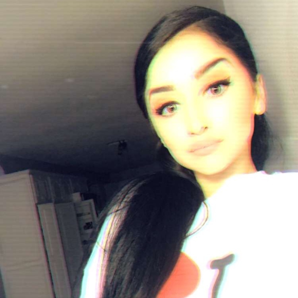 Meet your Posher, Yalda